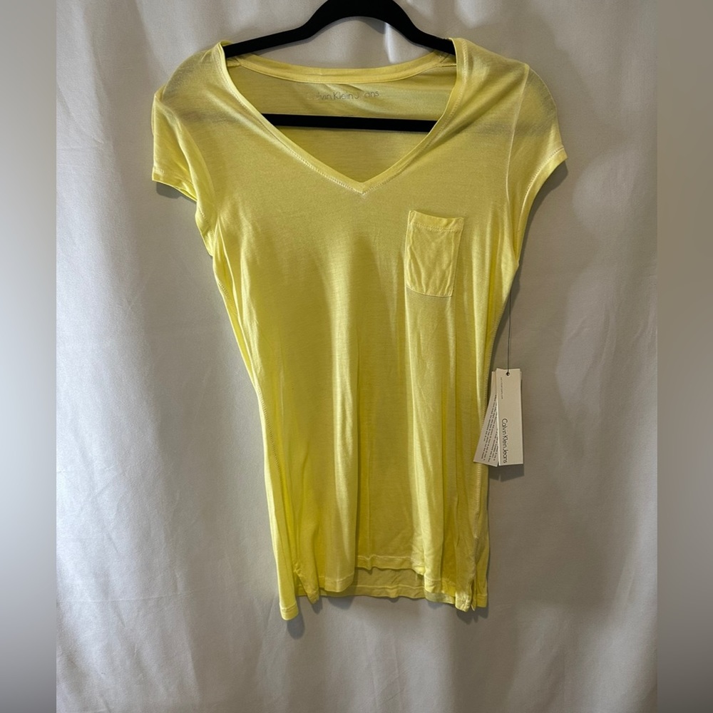 Women’s Calvin Klein T-shirt NWT small